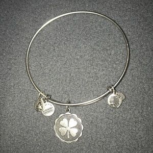 Women’s Alex and Ani 4 leaf clover charm bracelet